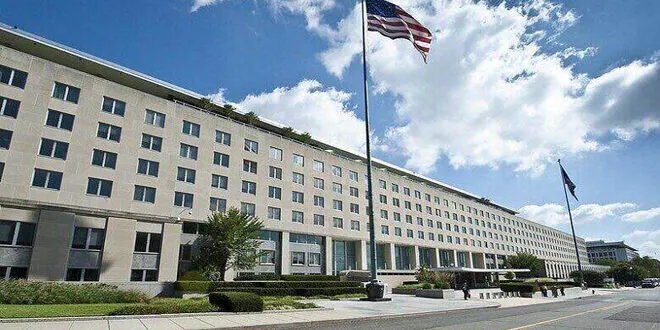 لحظة تاريخية: رفع العلم الأمريكي في دمشق لأول مرة منذ 2012 بالتزامن مع بوادر تخفيف العقوبات