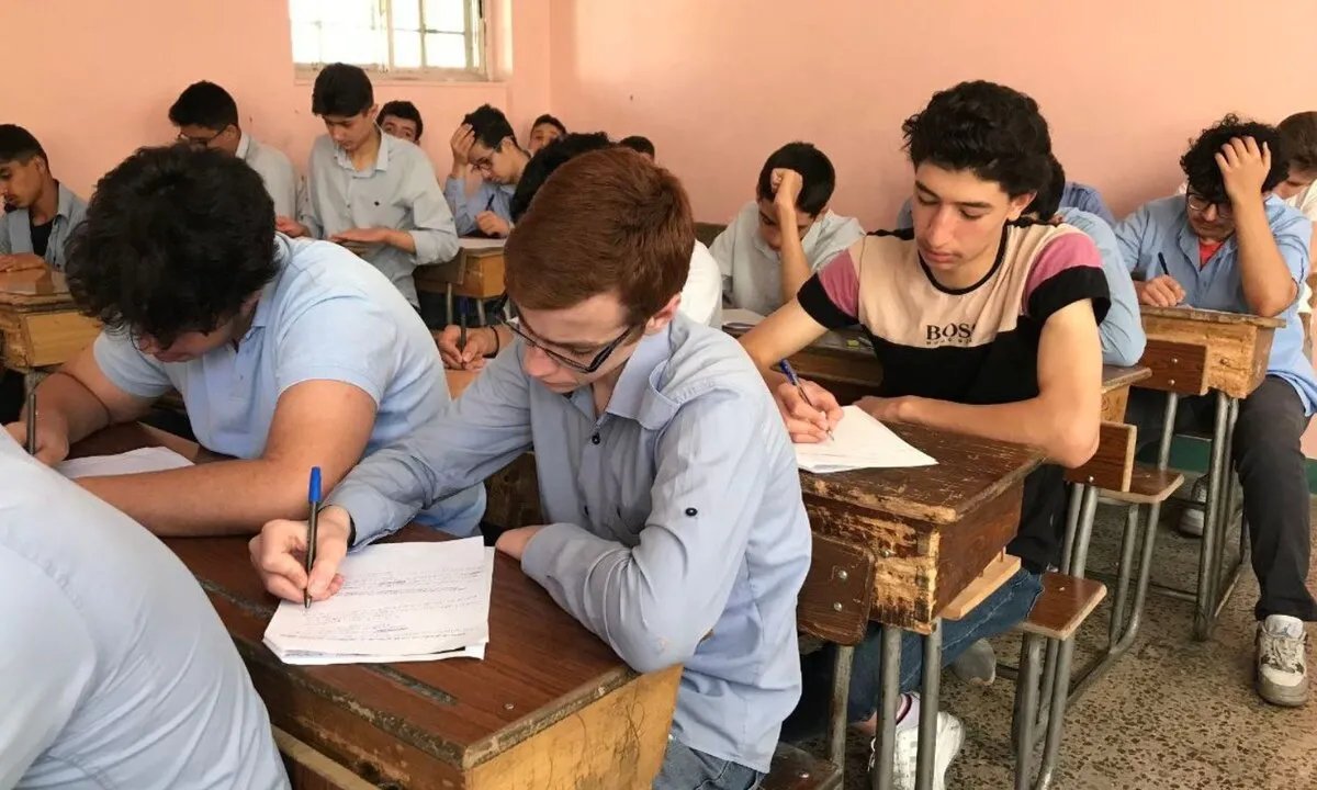 الدروس الخصوصية في دمشق وريفها: عبء مالي يرهق الأسر السورية