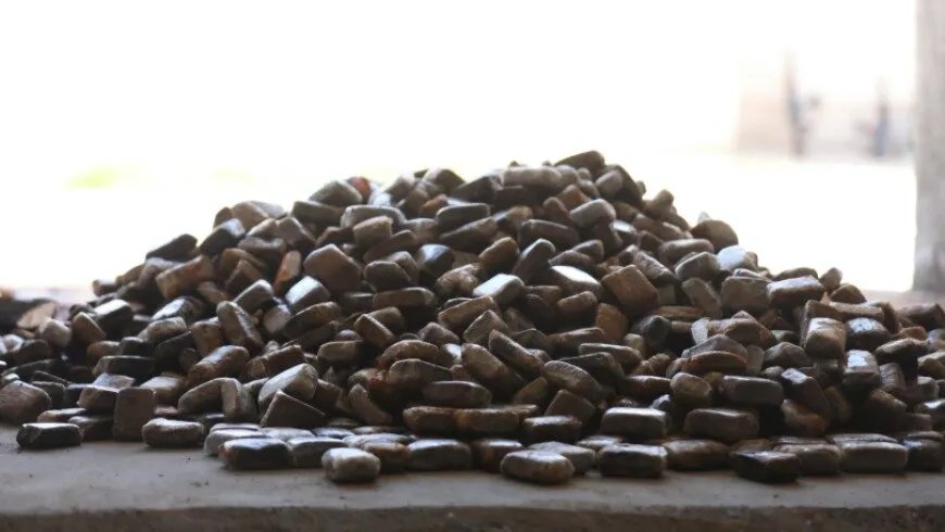 إحباط تهريب 800 كغم من الحشيش مخبأة في براميل غذائية بحلب: ضربة قاصمة لتجارة المخدرات