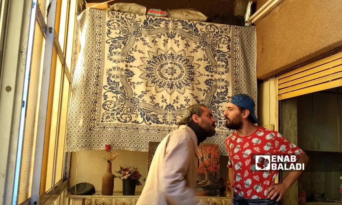 مسرح "الغرفة" يعود بقوة: "كل عار وأنتم بخير".. كوميديا سوداء تعكس الواقع السوري