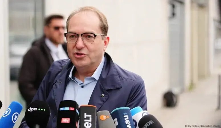 وزير الداخلية الألماني يبرر تشديد الرقابة الحدودية: ألمانيا تجذب الهجرة غير الشرعية