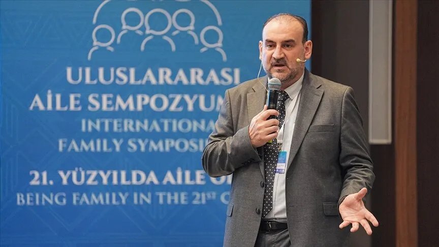 طبيب نفسي يكشف: كيف أعادت الثورة الأمل للعائلات السورية رغم التحديات؟