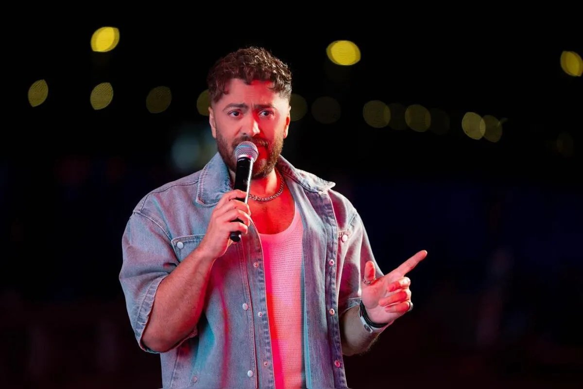 تامر حسني يفجر مفاجأة: والدتي سورية وهذا سر إتقاني اللهجة الشامية!