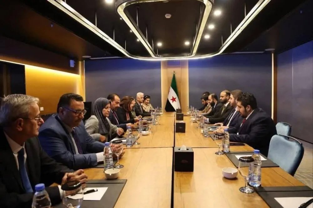 اجتماع رسمي بين الحكومة وقسد لتفعيل اتفاق آذار: نحو دمج القوات وتحقيق الاستقرار