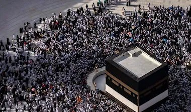 مليون حاج يتوافدون على مكة وسط استعدادات مكثفة لمواجهة الحرارة الشديدة