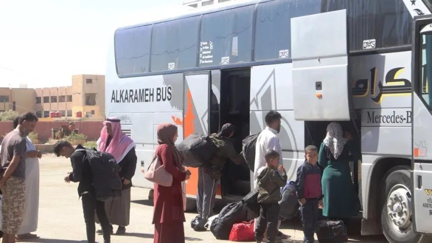 عودة أكثر من 400 ألف سوري من لبنان وسط تفاقم الأوضاع الإنسانية