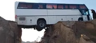 انهيار جزئي لجسر الشريدة شرقي الرقة يعطل حركة المرور ويثير استياء السكان