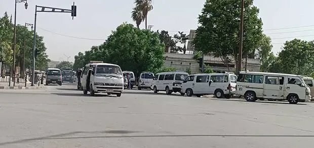 فوضى السرافيس في حلب: سباق محموم على الركاب واستياء متزايد من التسعيرة