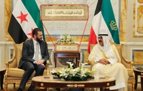 رسالة سياسية أم تقليد كويتي؟ عبارة "لو دامت لغيرك" تثير الجدل خلال لقاء أمير الكويت بالشرع