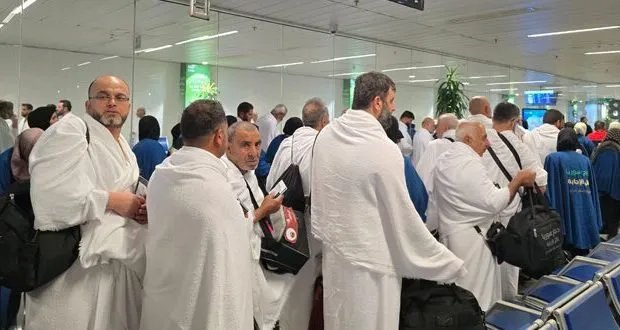 اكتمال وصول الحجاج السوريين إلى مكة: استعدادات مكثفة ووفاة واحدة قبل السفر