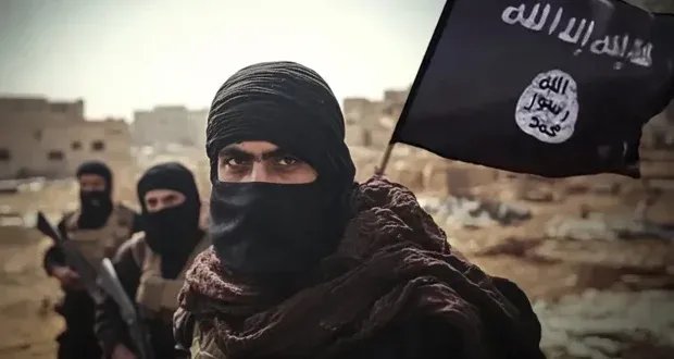 داعش يتبنى أول عملية ضد إدارة الشرع ويستعد لحرب عصابات في سوريا: هل يشعل فتيل الفوضى؟