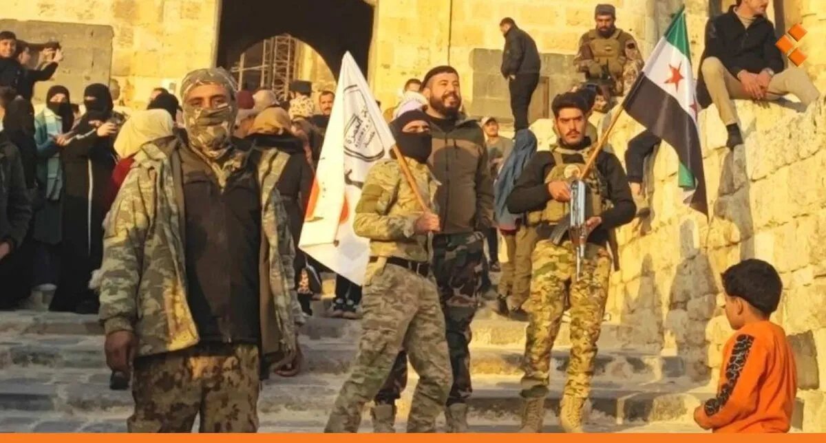 تحول مفاجئ في الموقف الأمريكي: هل تفتح واشنطن الباب أمام دمج المقاتلين الأجانب في الجيش السوري؟