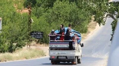 قصف مكثف للنظام السوري يدفع 6 آلاف مدني للنزوح باتجاه الحدود الشمالية