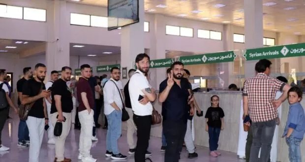 عودة مئات اللاجئين السوريين من الأردن عبر معبر نصيب بتسهيلات ودعم إماراتي