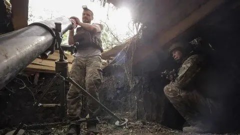 نيويورك تايمز: رد روسي "قوي" متوقع على الهجمات الأوكرانية التي استهدفت المطارات العسكرية