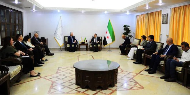 وزير التعليم العالي يبحث مع بيدرسون آفاق تطوير التعليم بعد رفع العقوبات عن سوريا