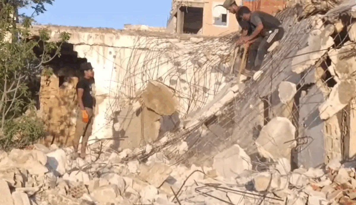 في شمال سوريا: البحث عن الرزق وسط الأنقاض.. مهنة محفوفة بالمخاطر