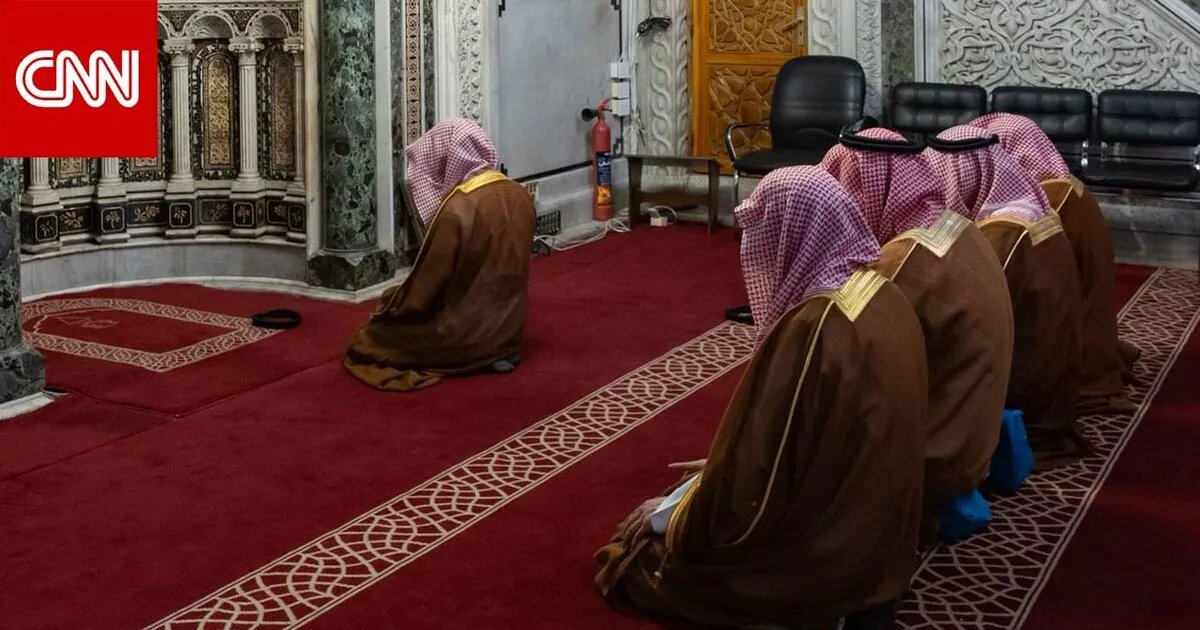 صورة وزير الخارجية السعودي في المسجد الأموي بدمشق تثير جدلاً.. والقرني: "عاد المجد الأموي"