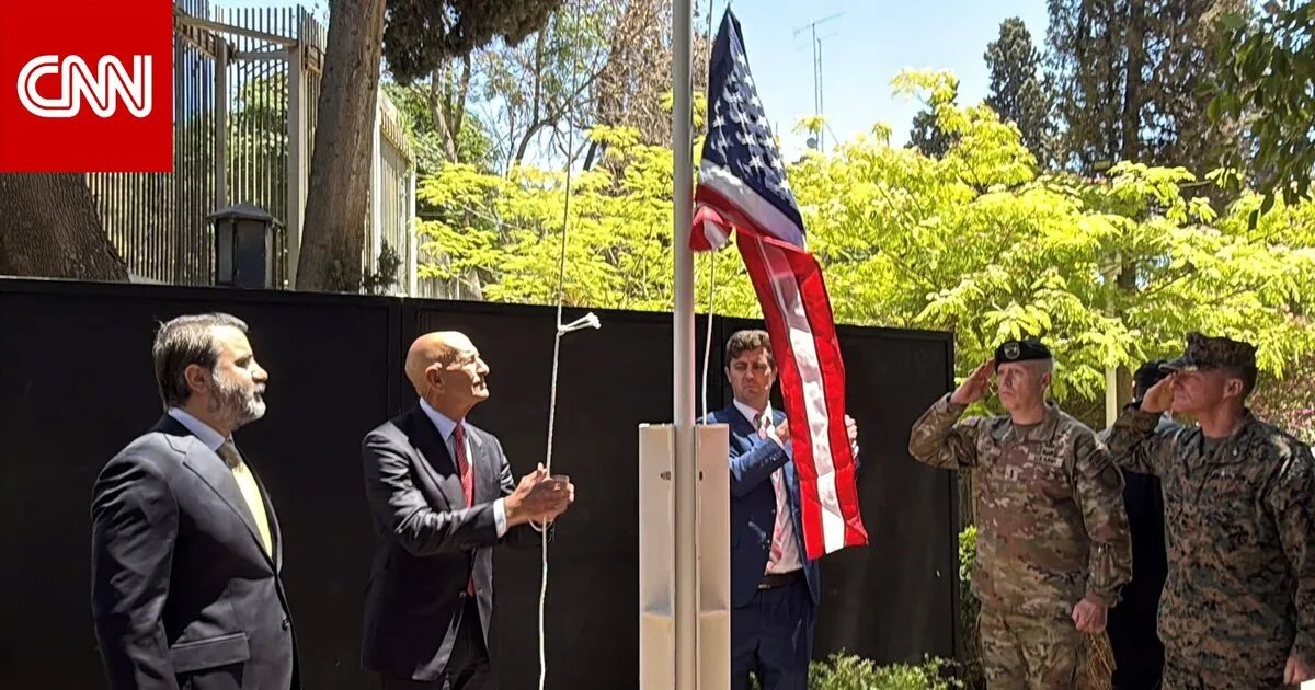 حدث تاريخي في دمشق: رفع العلم الأمريكي وتوقيع اتفاقيات طاقة بمليارات الدولارات