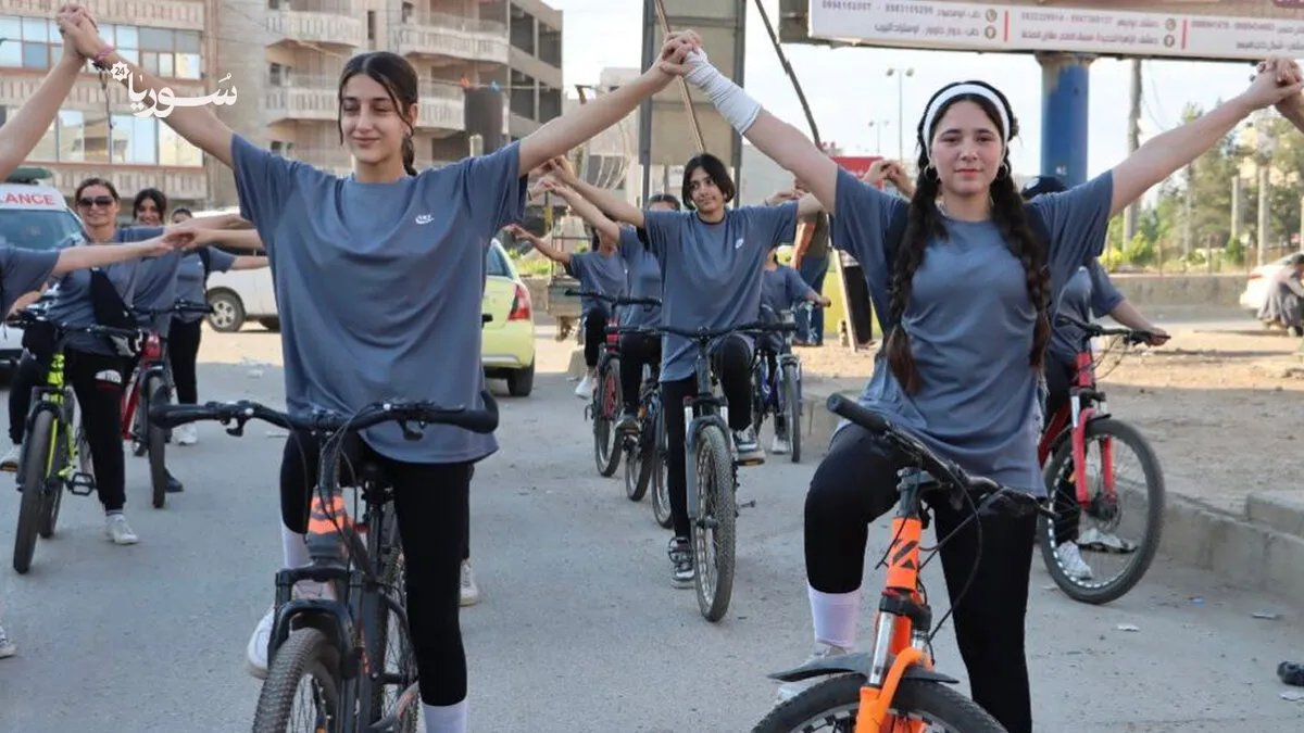 القامشلي: ماراثون نسائي للدراجات الهوائية يكسر الحواجز ويحتفل باليوم العالمي للدراجات