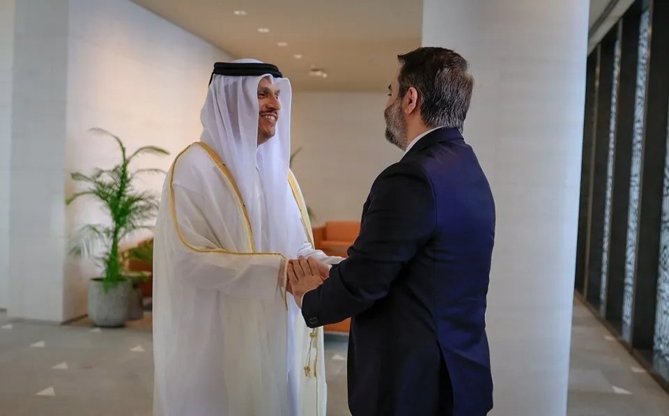 سوريا وقطر توقعان اتفاقيات تعاون ضخمة: شراكة استراتيجية في مجالات الطاقة والصحة والاستثمار