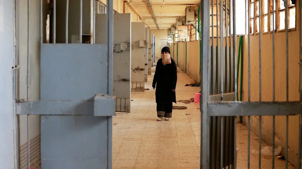 تقرير حقوقي: أكثر من 150 معتقلاً تعسفياً في سوريا خلال شهر أيار، بينهم أطفال ونساء