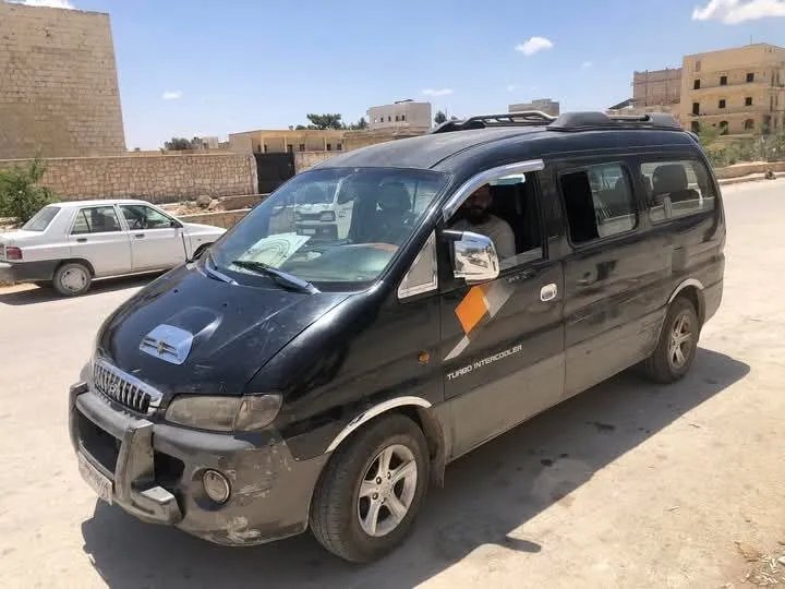 في حلب: طبيبة تُجري ولادة طارئة داخل سيارة مُتضررة بحادث سير!