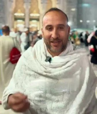 دموع الفرح في الحرم: حاج سوري يحقق حلمه بزيارة الكعبة بعد طول انتظار