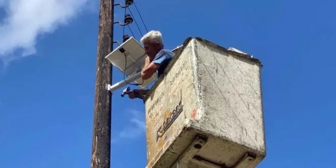 إضاءة قرية العديمة بالطاقة الشمسية: مشروع مجتمعي يعزز السلامة بدعم أممي