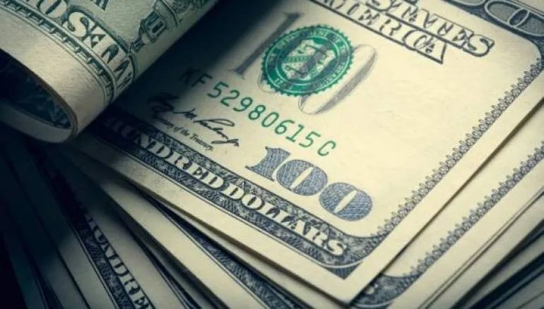 تراجع محدود: أسعار صرف الليرة السورية مقابل الدولار والعملات الأجنبية في السوق السوداء الأربعاء