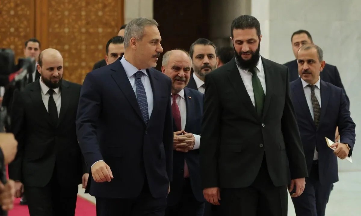 وزير الخارجية التركي يكشف عن تحركات سرية بشأن اتفاق دمشق وقسد وجهود إقليمية لمكافحة داعش