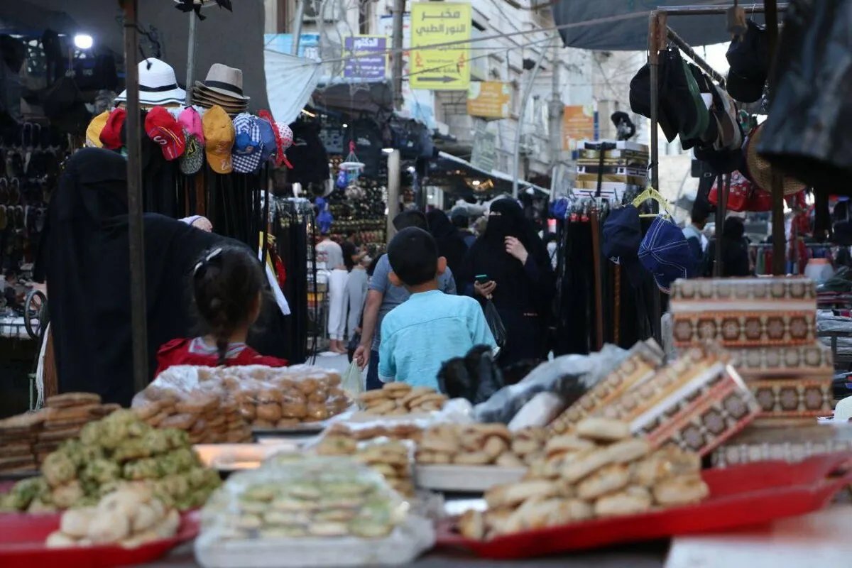 أسواق حلب للألبسة تشهد إقبالاً كبيراً وشراءً محدوداً قبيل عيد الأضحى: هل يعكس الواقع الاقتصادي?