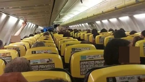 رعب في الأجواء: طائرة ركاب تواجه عاصفة هوجاء فوق ألمانيا وإصابات بين الركاب!