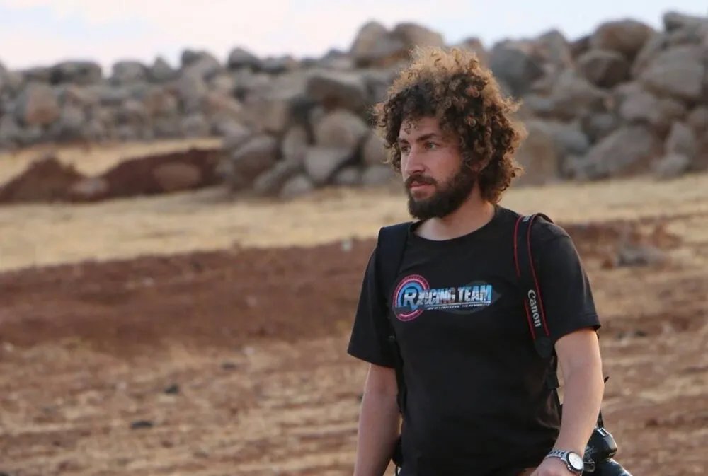 تكريمًا لمعاناة جيل: الصحفي خليل العشاوي يفوز بجائزة سمير قصير عن تقريره المؤثر حول أطفال سوريا