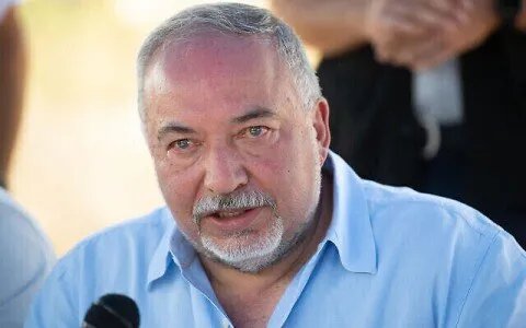 ليبرمان يفجر مفاجأة: نتنياهو يسلح عصابات غزة المرتبطة بداعش سرًا ودون علم الحكومة!