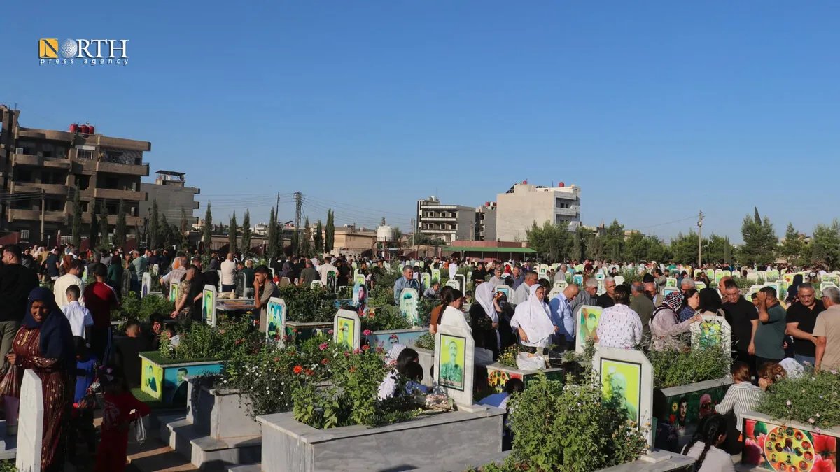 في القامشلي: سكان يحيون ذكرى أحبائهم بزيارة مزار "الشهيد دليل صاروخان"