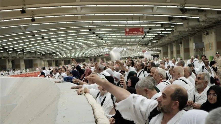 مليون و700 ألف حاج يستهلون عيد الأضحى برمي الجمرات في منى