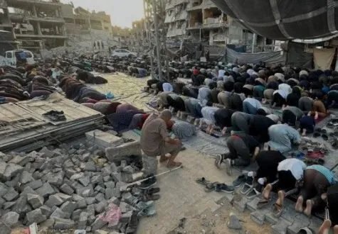 غزة تحت القصف في العيد: 19 شهيدًا وصلاة العيد على أنقاض المساجد