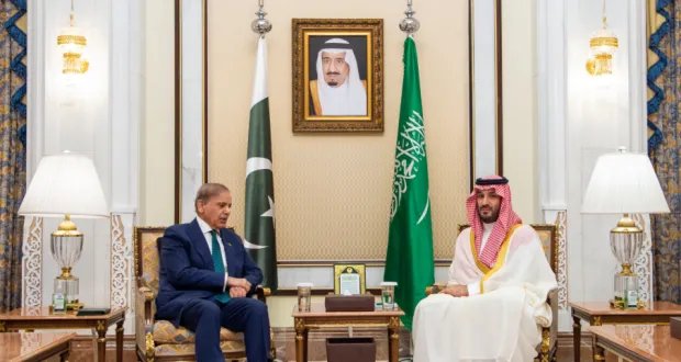ولي العهد السعودي ورئيس الوزراء الباكستاني يبحثان تعزيز العلاقات التاريخية والتعاون الثنائي