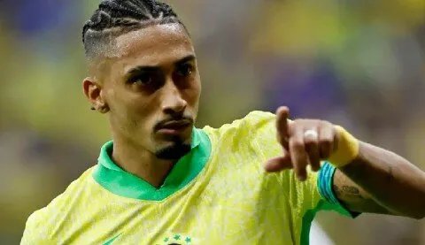 رافينيا يتألق ويحصد جائزة أفضل لاعب في الدوري الإسباني بعد قيادة برشلونة للقب