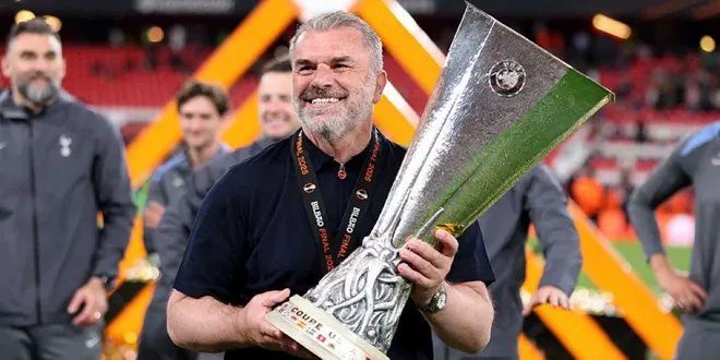 زلزال في توتنهام: إقالة المدرب بوستيكوغلو رغم الفوز بالدوري الأوروبي!