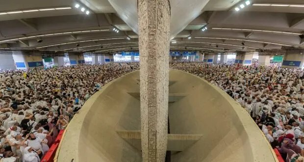 الحجاج يواصلون مناسكهم برمي الجمرات في أول أيام التشريق وسط إجراءات تنظيمية مشددة