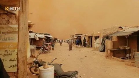 إغلاق مخيم الركبان: نهاية فصل مأساوي للنازحين السوريين على الحدود