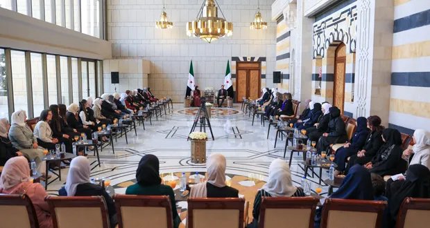 الرئيس الشرع والسيدة الأولى يستقبلان وفداً نسائياً من مختلف المحافظات السورية بمناسبة عيد الأضحى