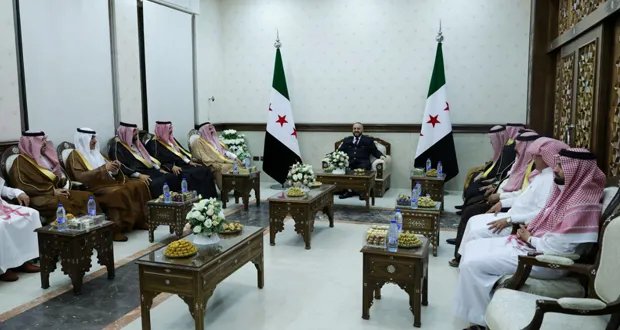 وزير الدفاع السوري يستقبل وفداً من مجلس القبائل والعشائر مهنئاً بالعيد