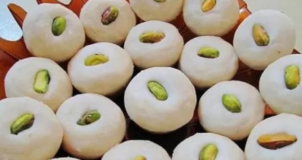 تحذير طبي: الإفراط في حلويات العيد يهدد صحتك.. نصائح لتجنب المشاكل الهضمية والسكر