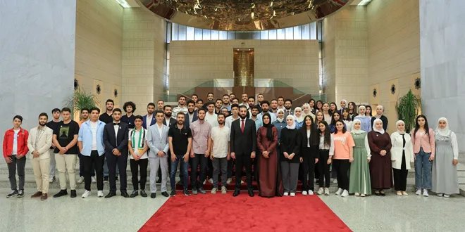 الرئيس الأسد وعقيلته يستقبلان وفداً طلابياً بمناسبة عيد الأضحى