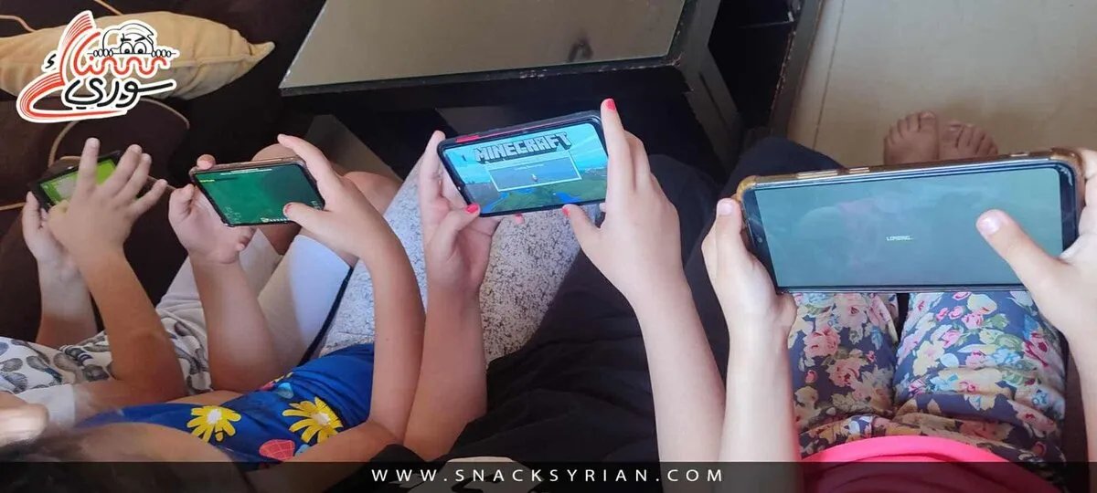 العيد في زمن الشاشات: كيف استبدلت ألعاب الموبايل فرحة المراجيح للأطفال السوريين؟