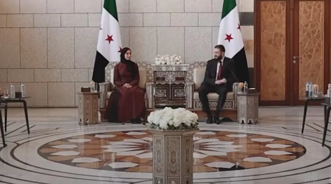 وزير الخارجية السوري الأسبق فاروق الشرع يكشف: عشنا أنا وزوجتي في 49 منزلاً وحتى المغارات والمداجن!