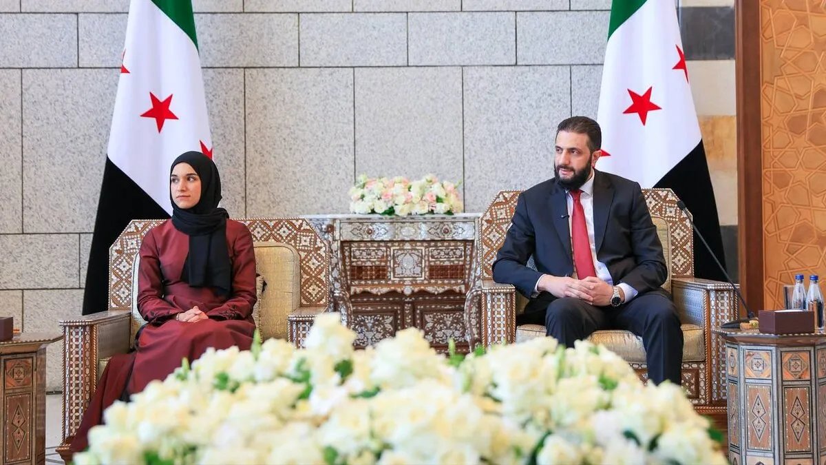 الرئيس الشرع يكشف تفاصيل مؤثرة عن حياته الشخصية: زوجتي كانت سندي في أصعب الظروف